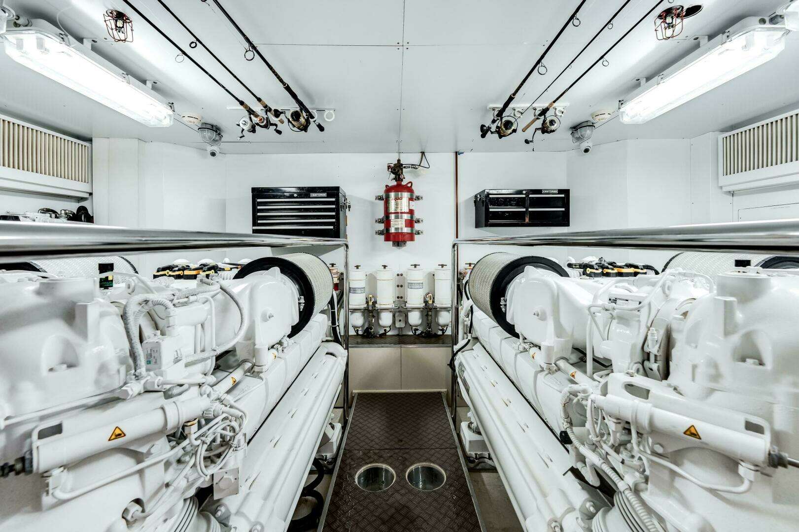 2014 Ferretti Yachts 870 - Image 28