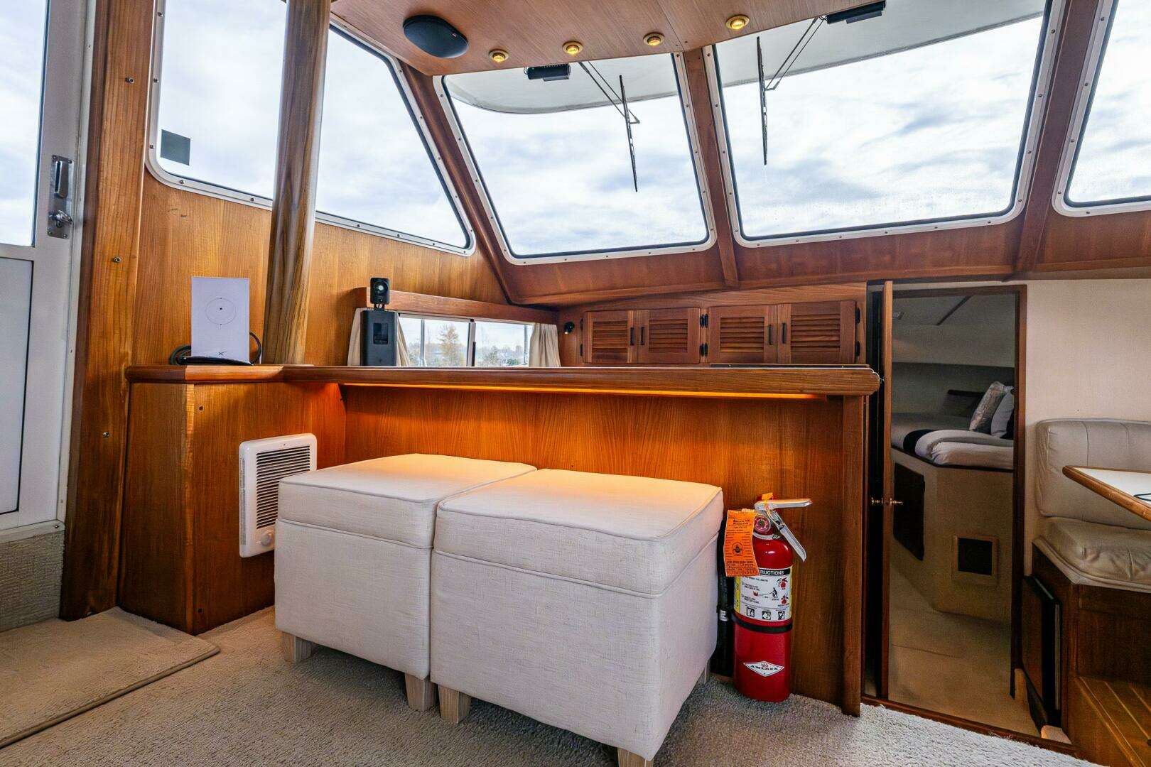 1991 Tollycraft 48 - Image 27