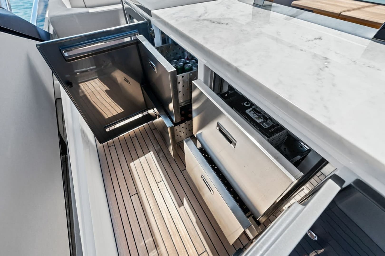 2026 Sunseeker 88 Yacht - Image 38