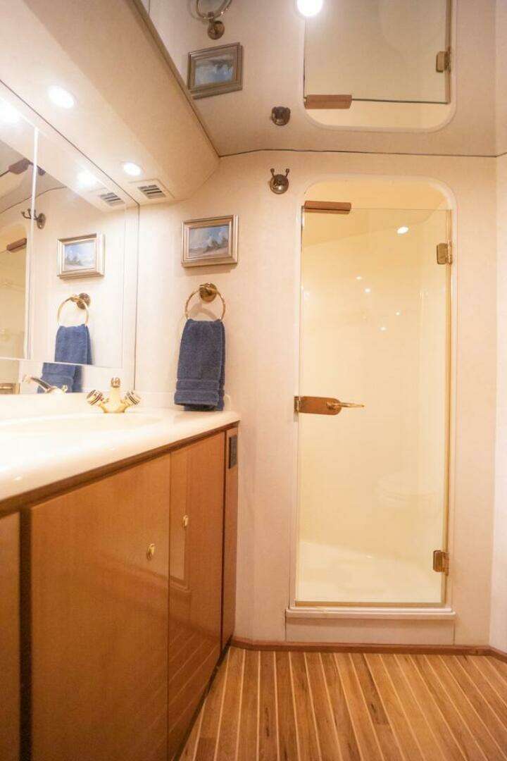 2003 Viking 65 EB - Image 29
