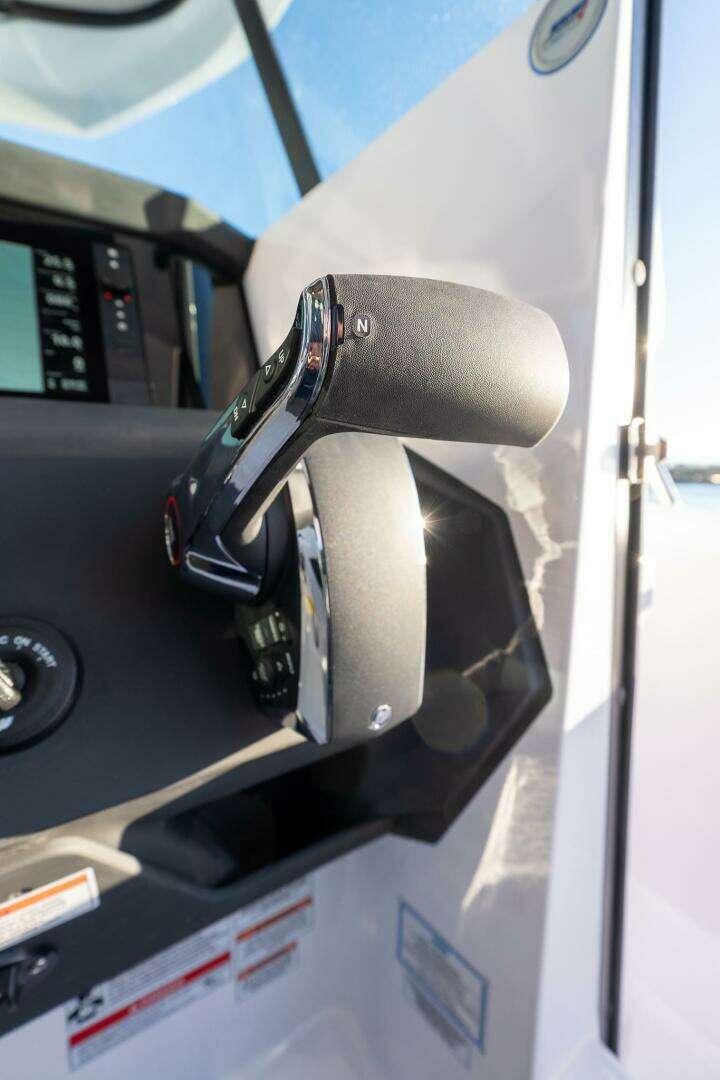2026 Axopar Cross Cabin - Image 20
