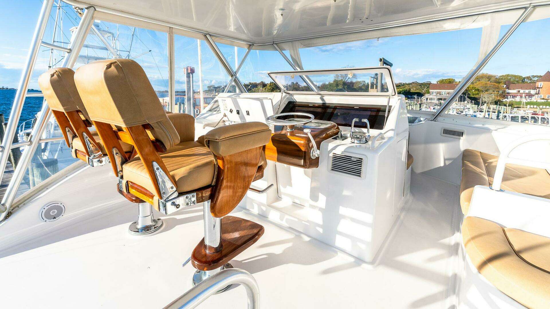 2002 Viking 52 Convertible - Image 10