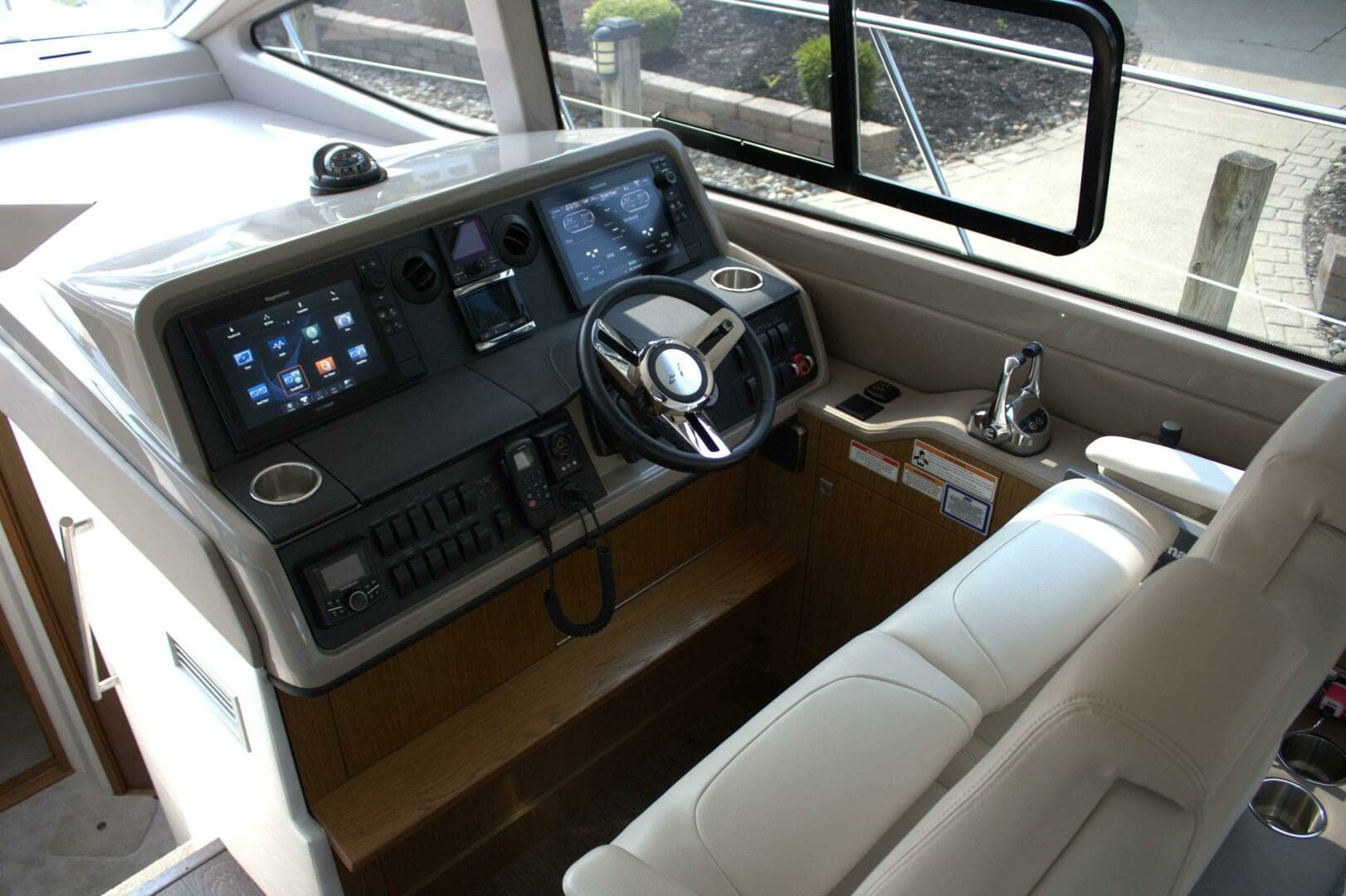 2017 Sea Ray 460 Sundancer - Image 56