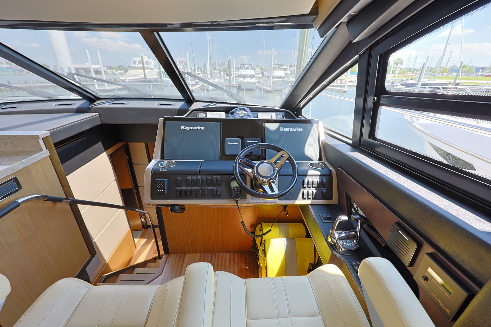 2017 Sea Ray L650 Fly - Image 27