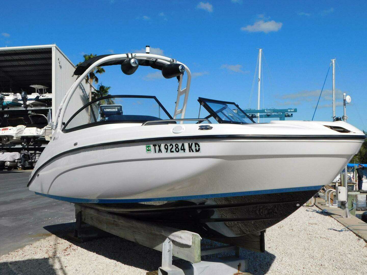 2021 Yamaha Boats AR210 - Image 2