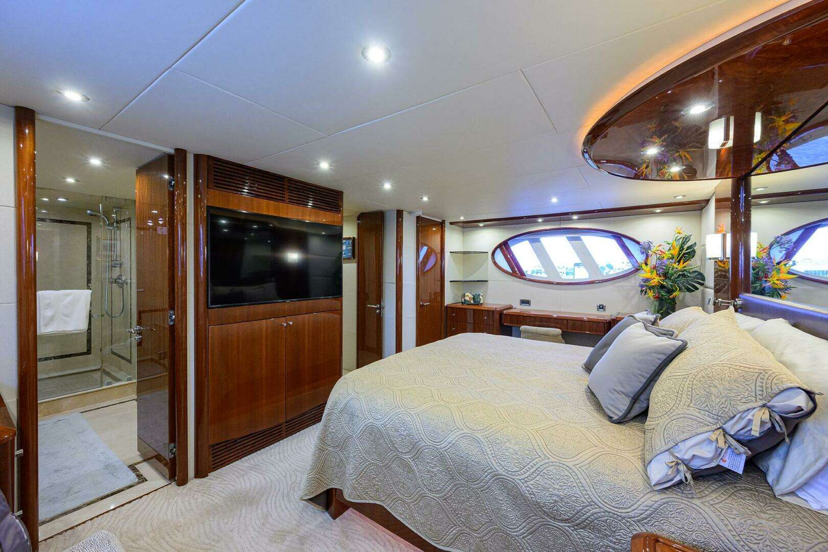 2007 Lazzara Yachts 80 Enclosed - Image 15
