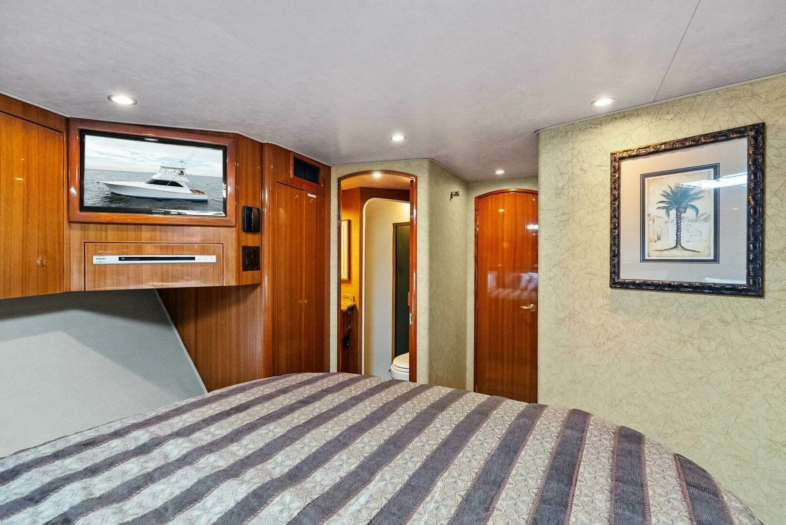 2006 Viking 61 Convertible - Image 24