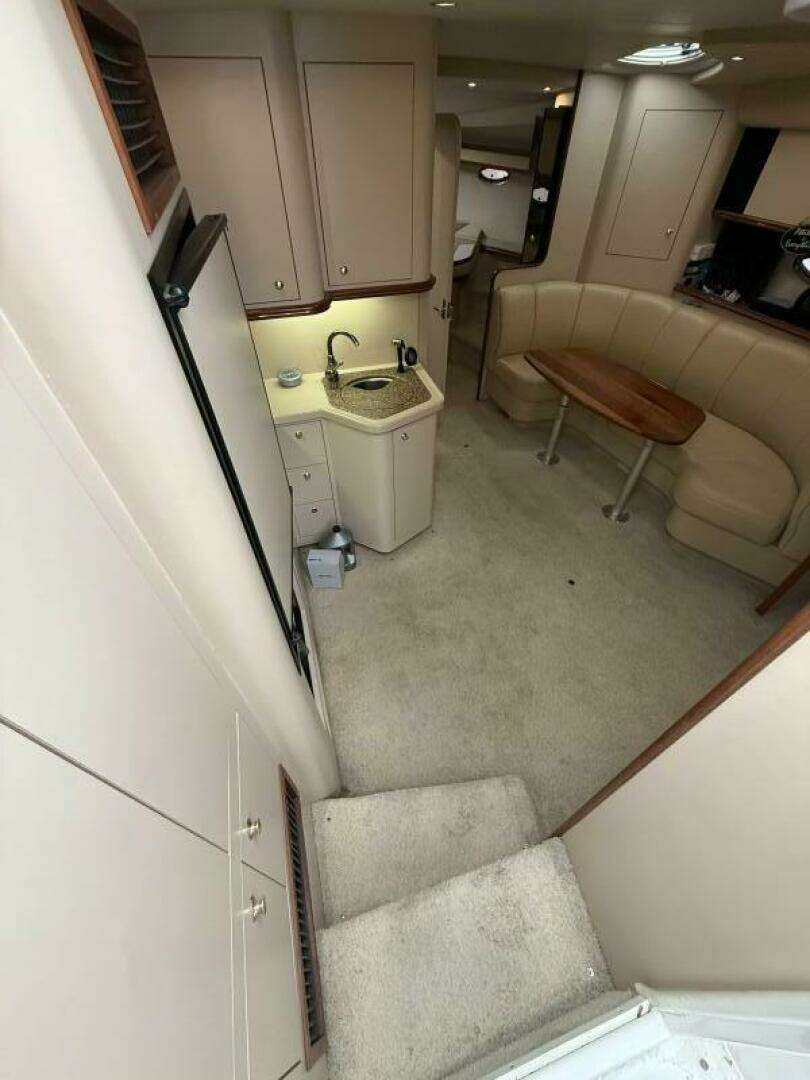 2001 Cruisers 3672 Express - Image 30