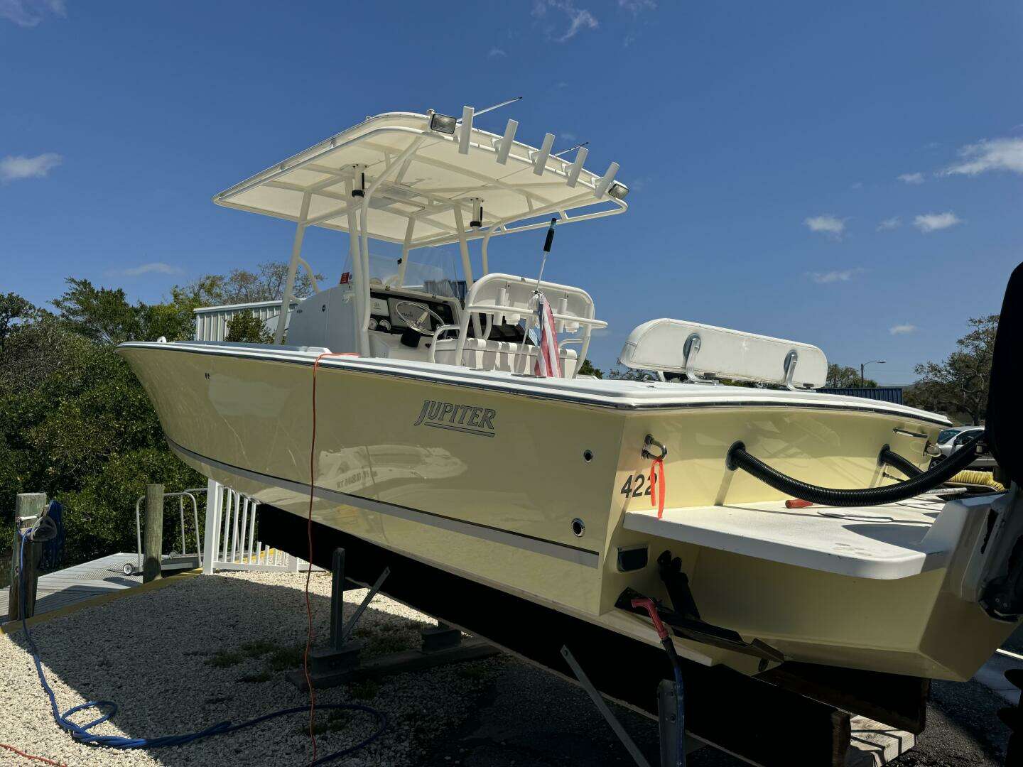 2006 Jupiter 31 CC Forward Seating - Image 2