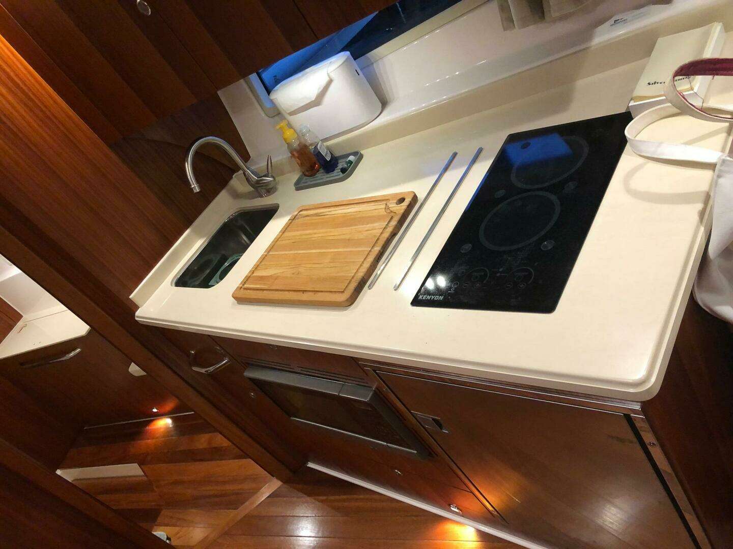 2017 Tiara Yachts C39 Coupe - Image 12