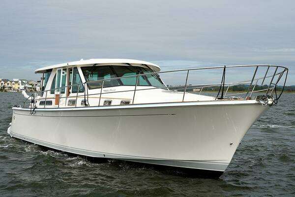 2027 Sabre 45 Salon Express - Image 1