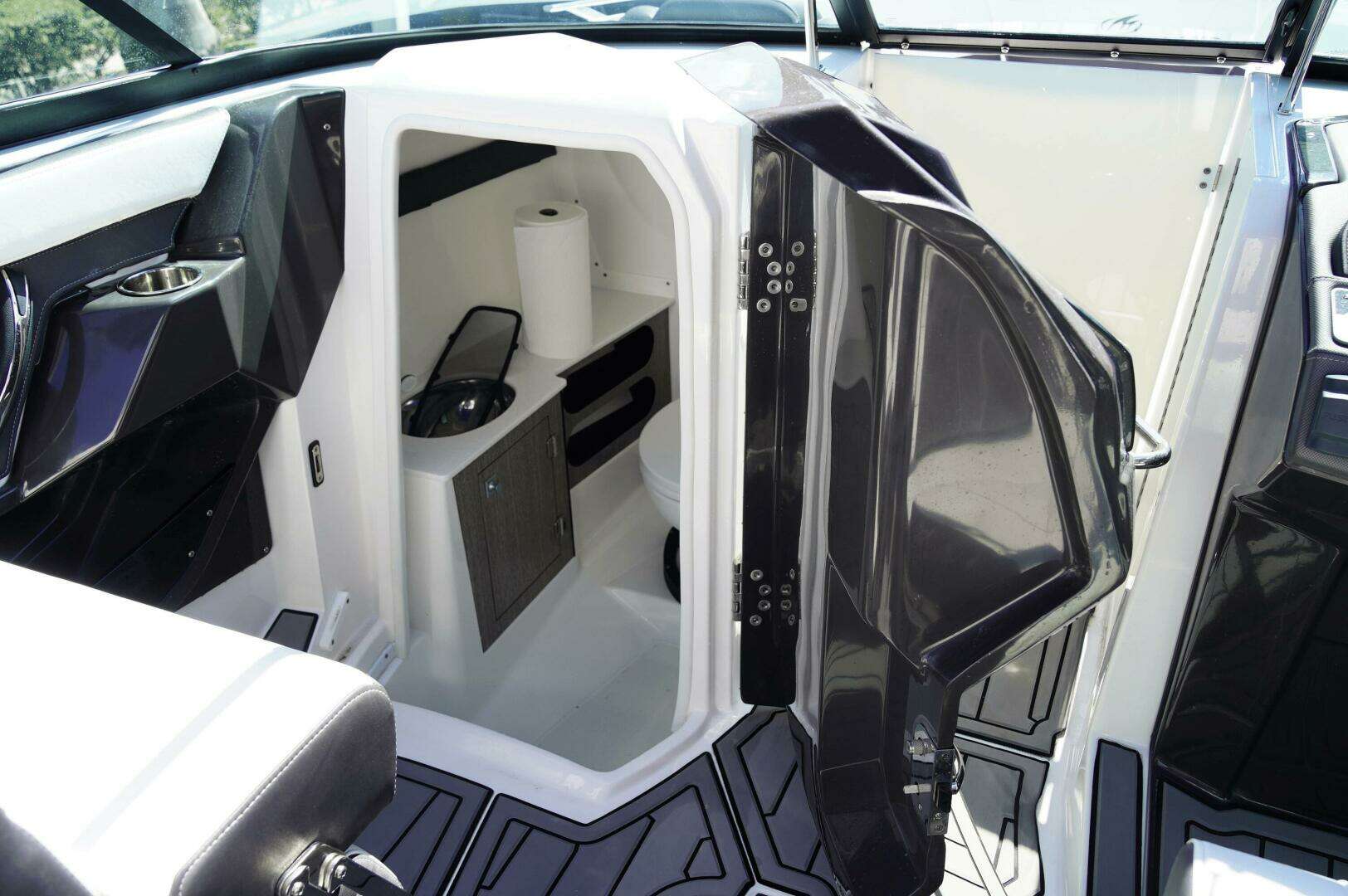 2023 Monterey 275SS - Image 17