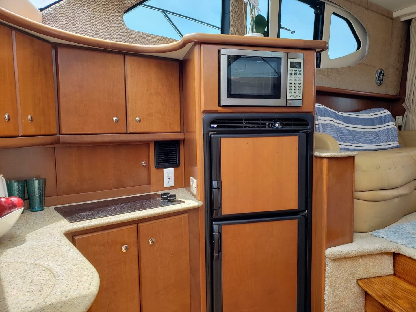 2006 Silverton 34 Convertible - Image 12