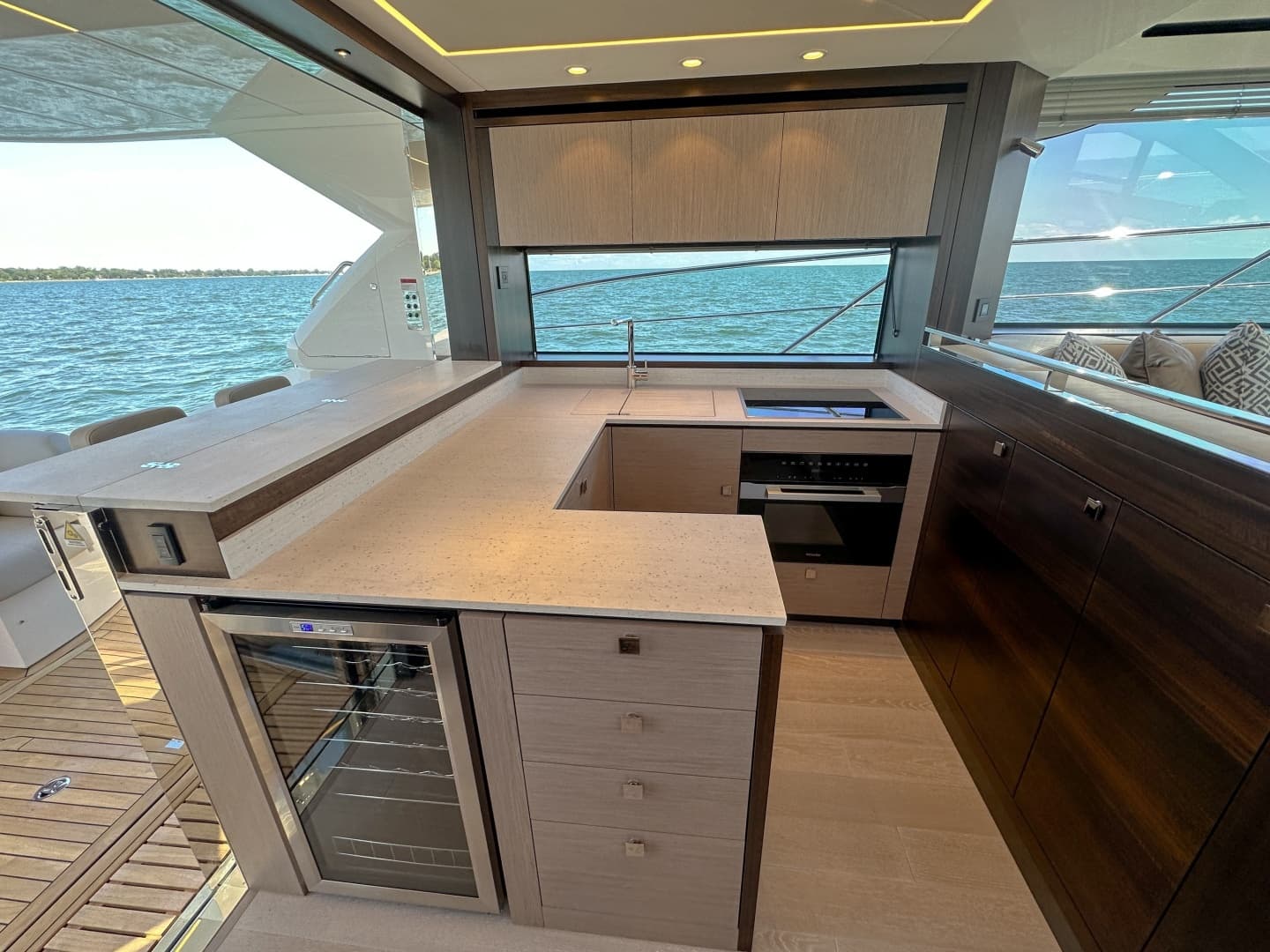 2024 Sunseeker 55 Manhattan - Image 41