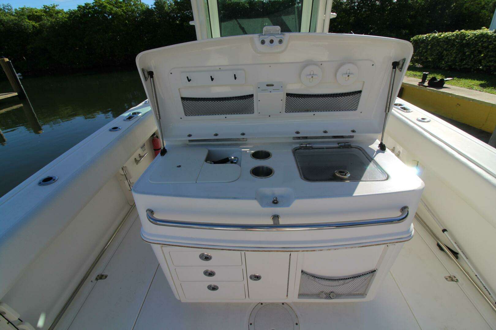 2015 Boston Whaler 320 Outrage - Image 7
