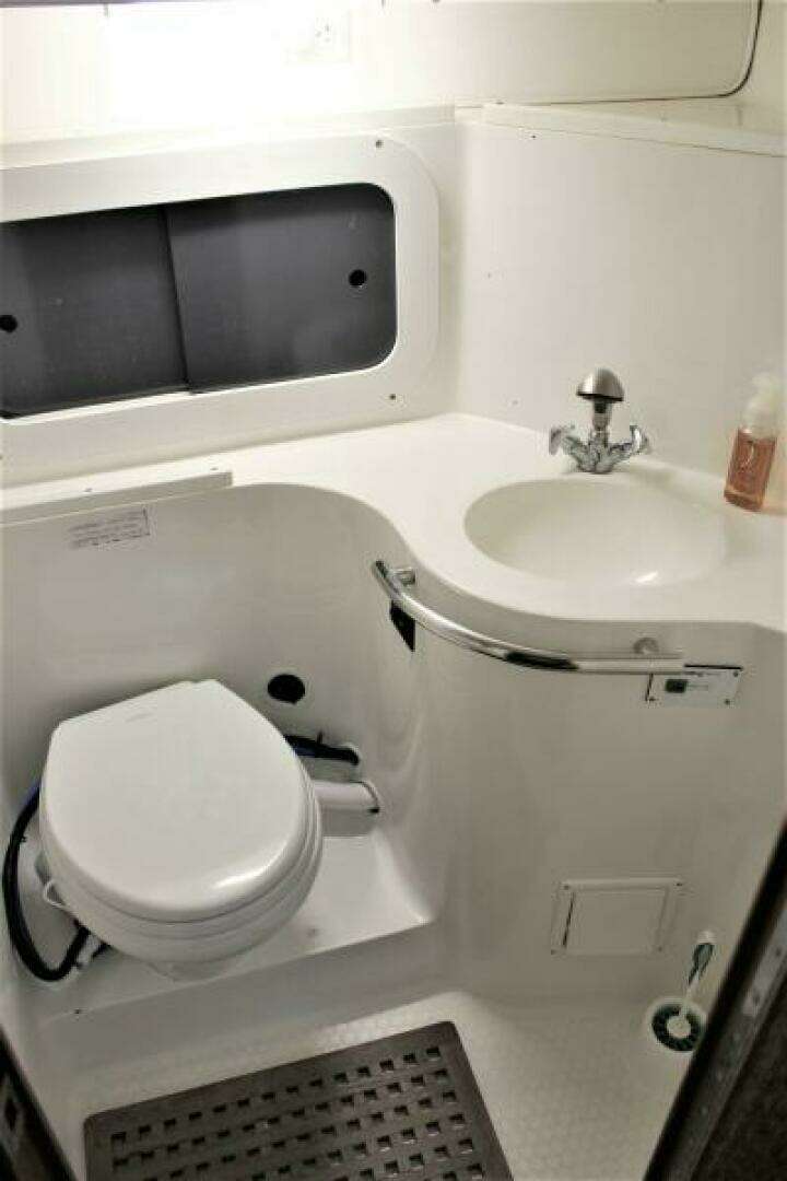 1996 Catalina 320 - Image 24
