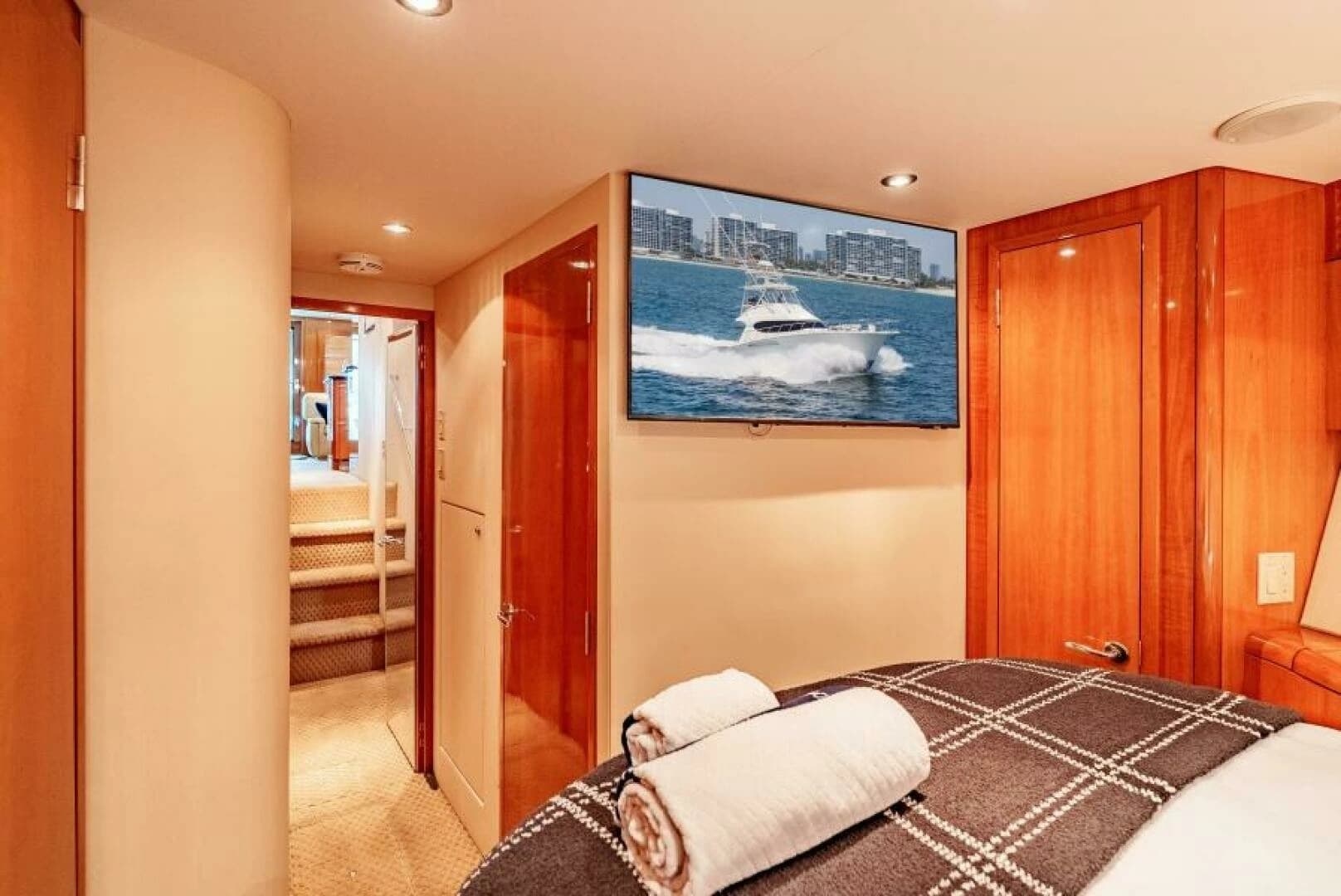 2004 Hatteras 54 Convertible - Image 22