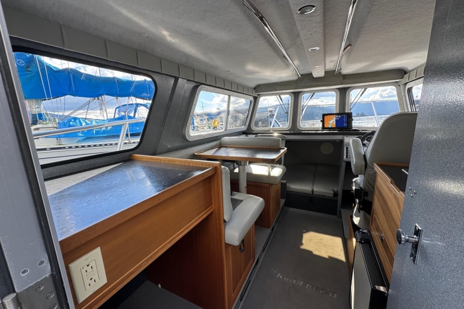 2018 KingFisher 2725 Weekender - Image 24
