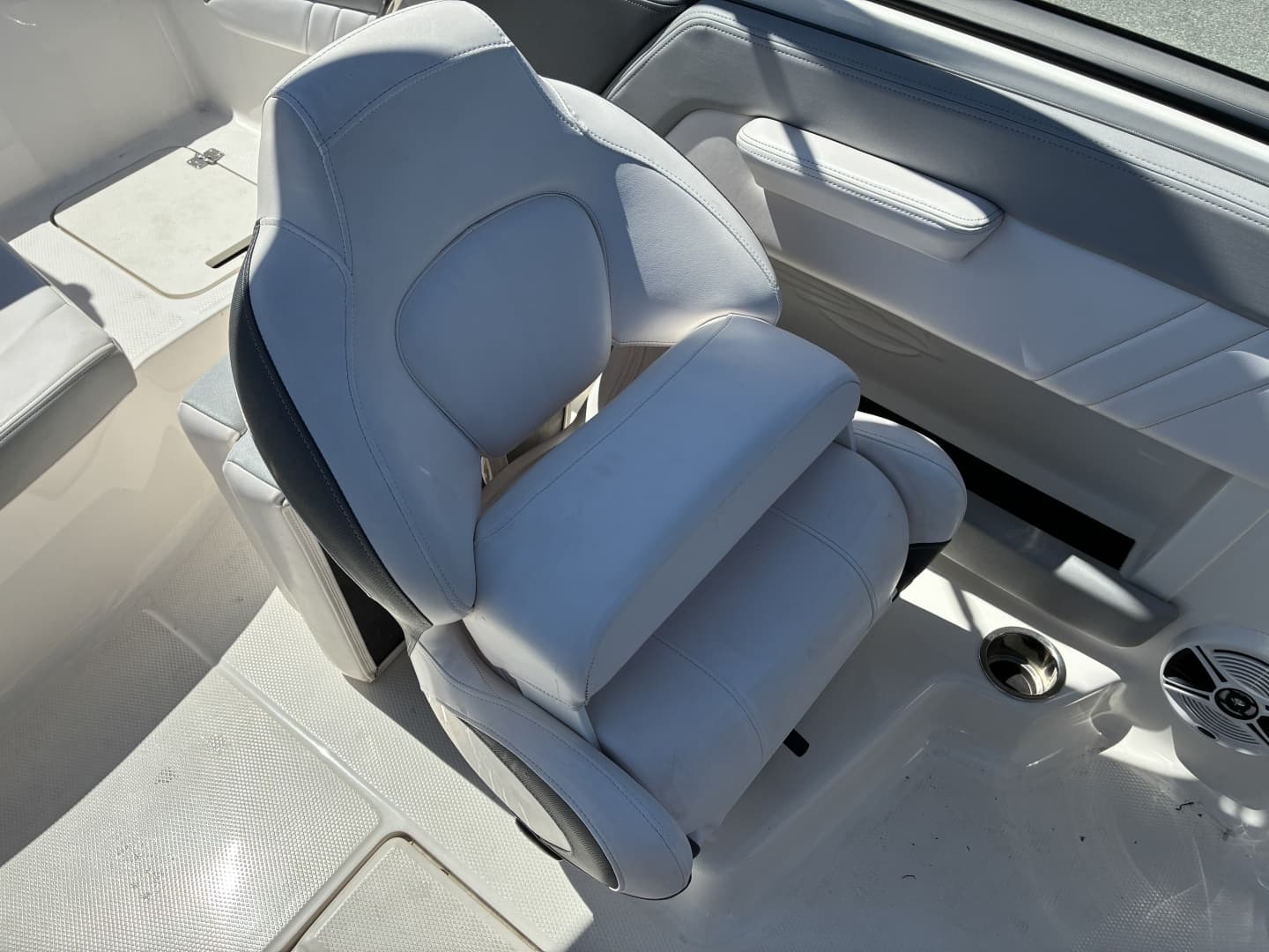 2019 Chaparral 21 H2O Sport - Image 13