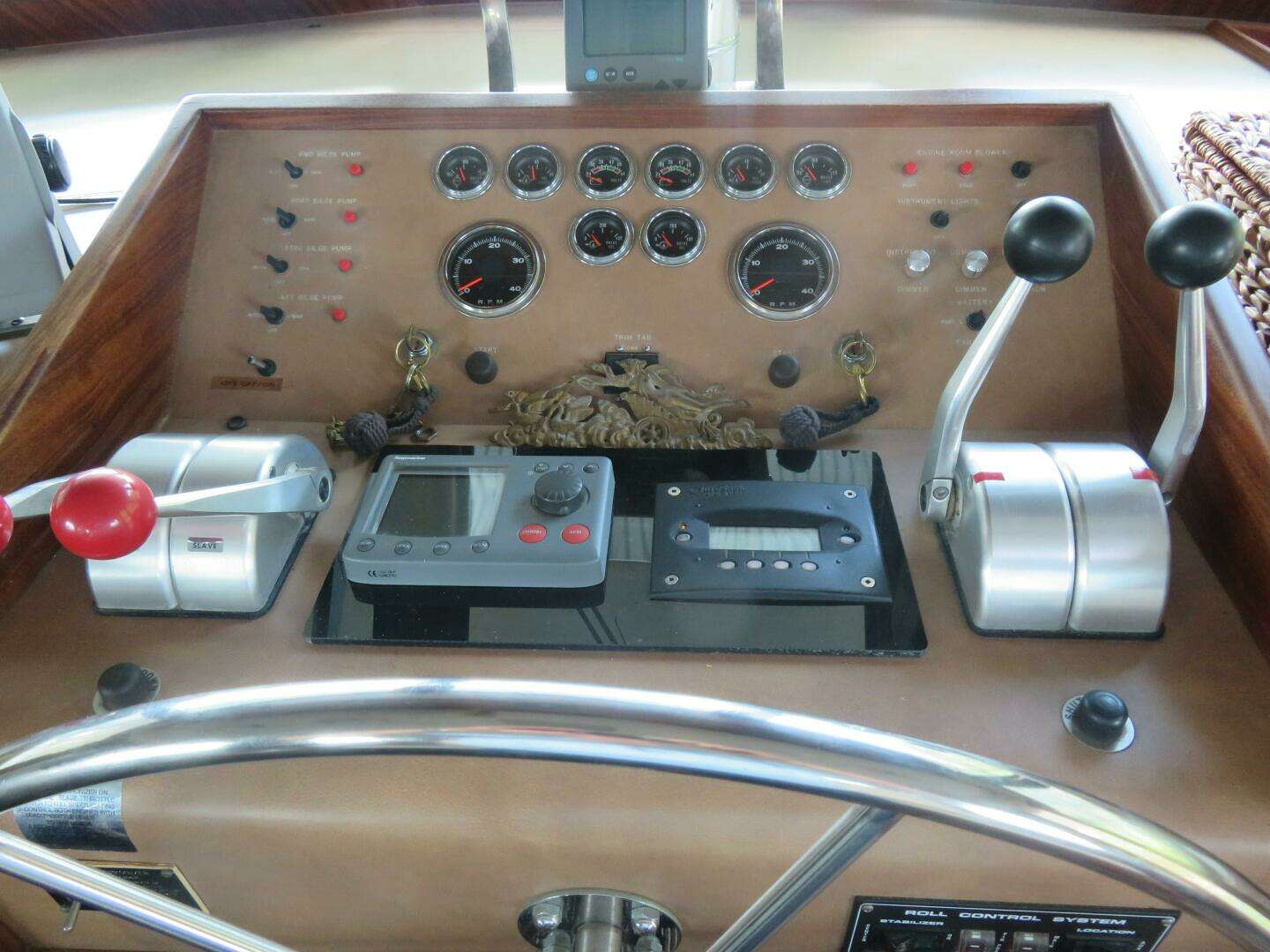1986 Hatteras 58 Motor Yacht - Image 9