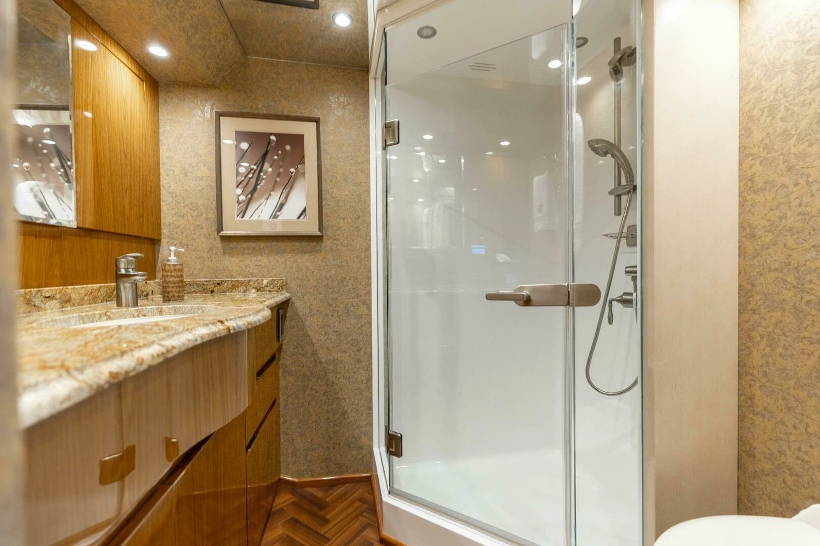 2013 Viking 76 Convertible - Image 30