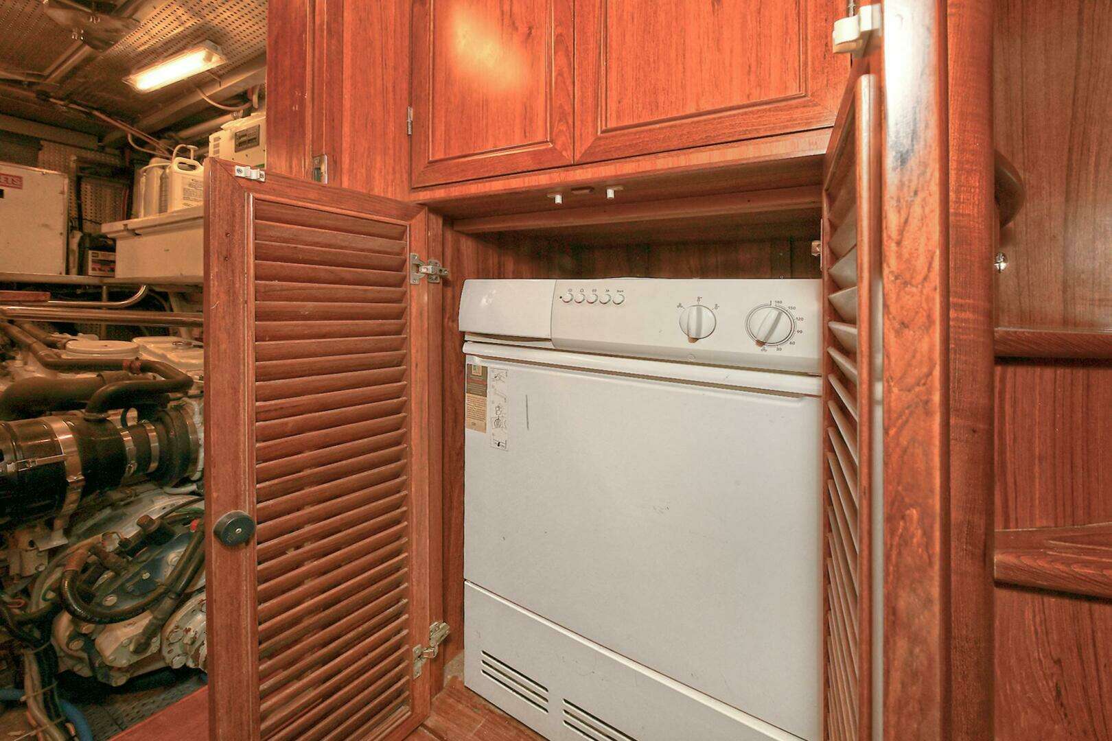 2002 Grand Alaskan Flushdeck - Image 46