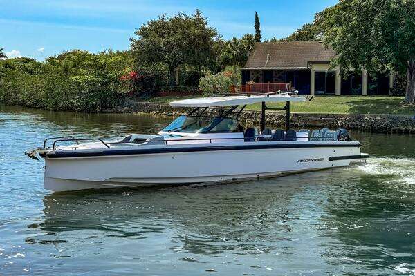 2024 Axopar 37 Sun Top