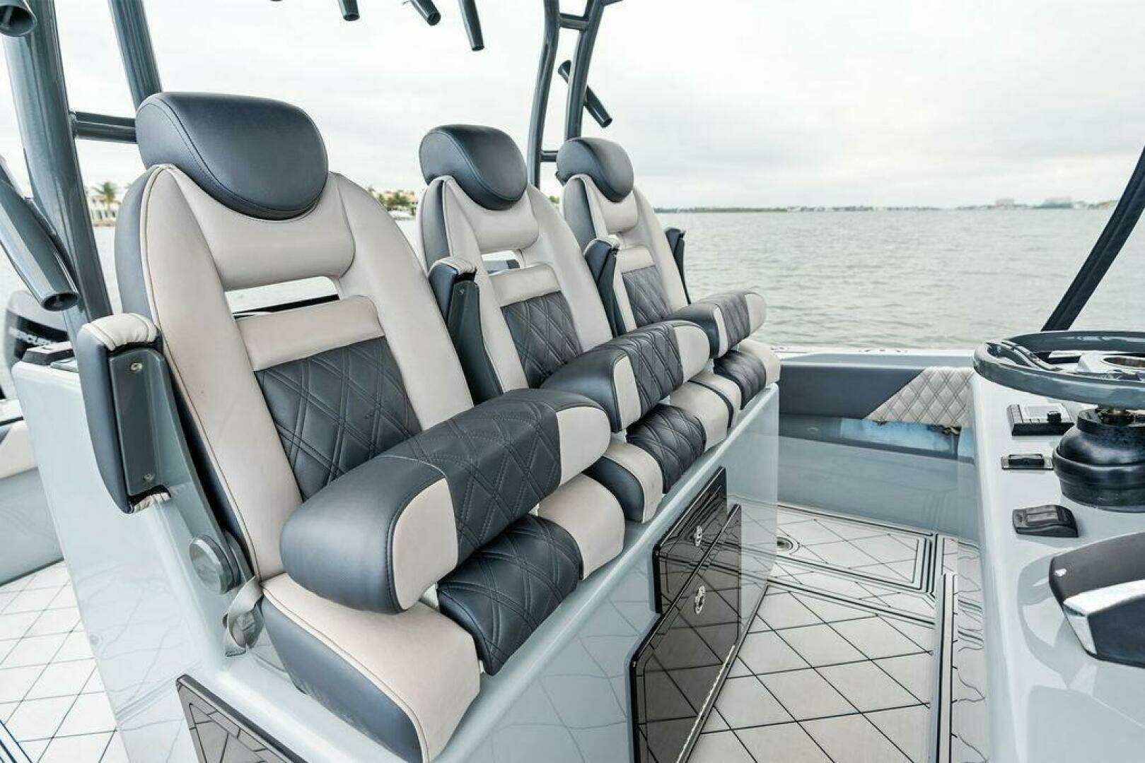 2020 Front Runner 39 CC - Image 15