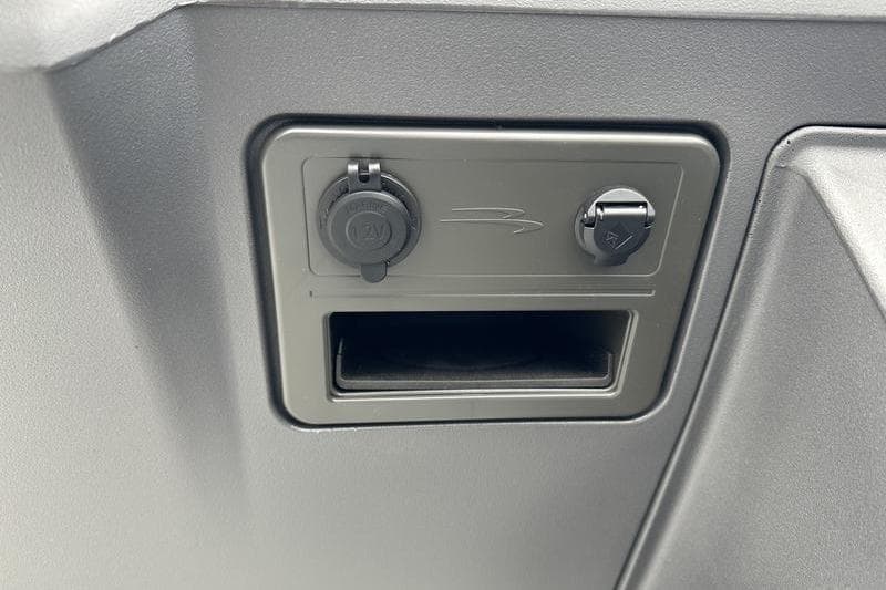 12V power outlet and USB port on 2026 Bennington S Quad Bench 20 SSR.
