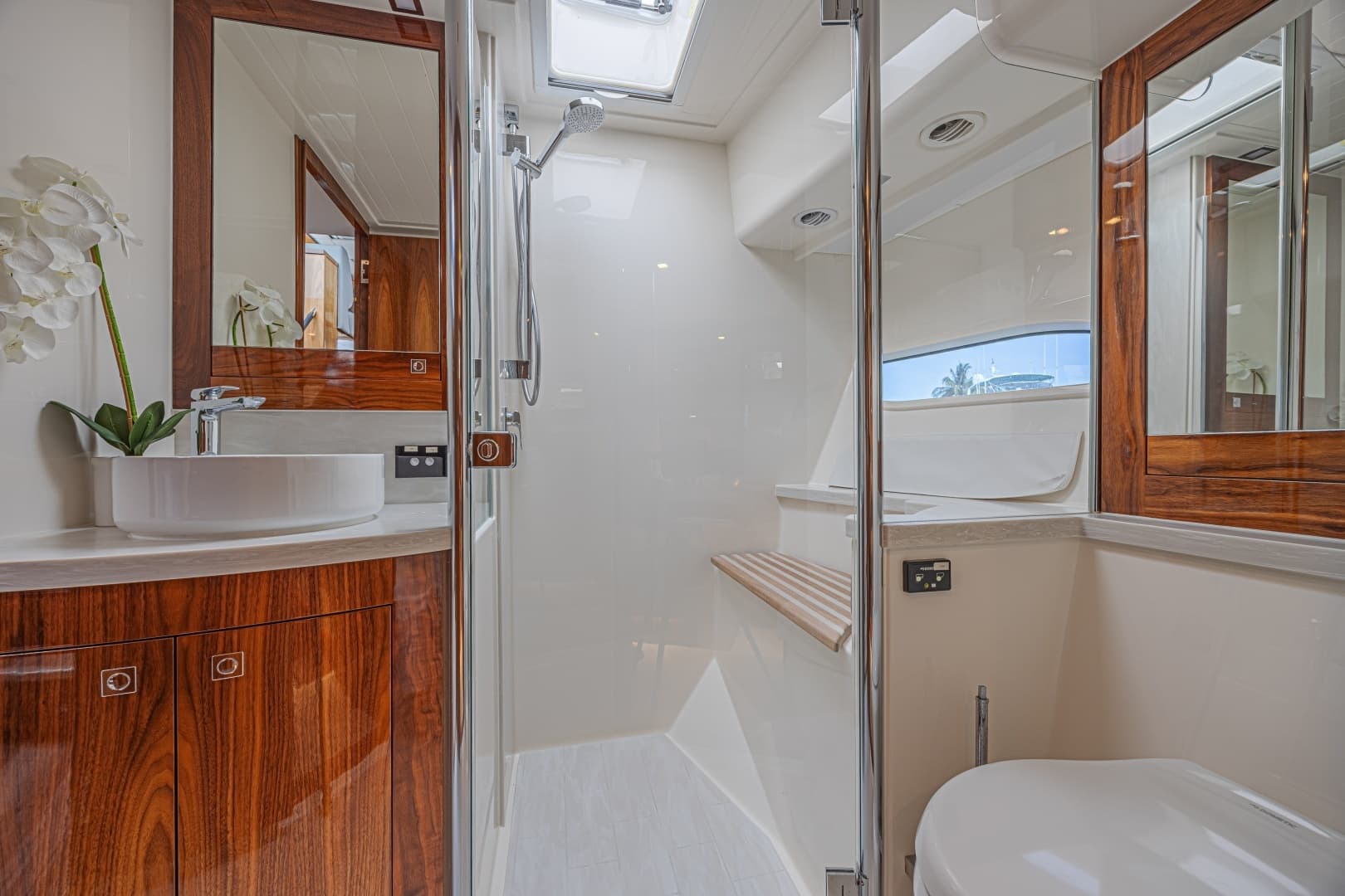 2021 Riviera 6000 Motor Yacht - Image 13