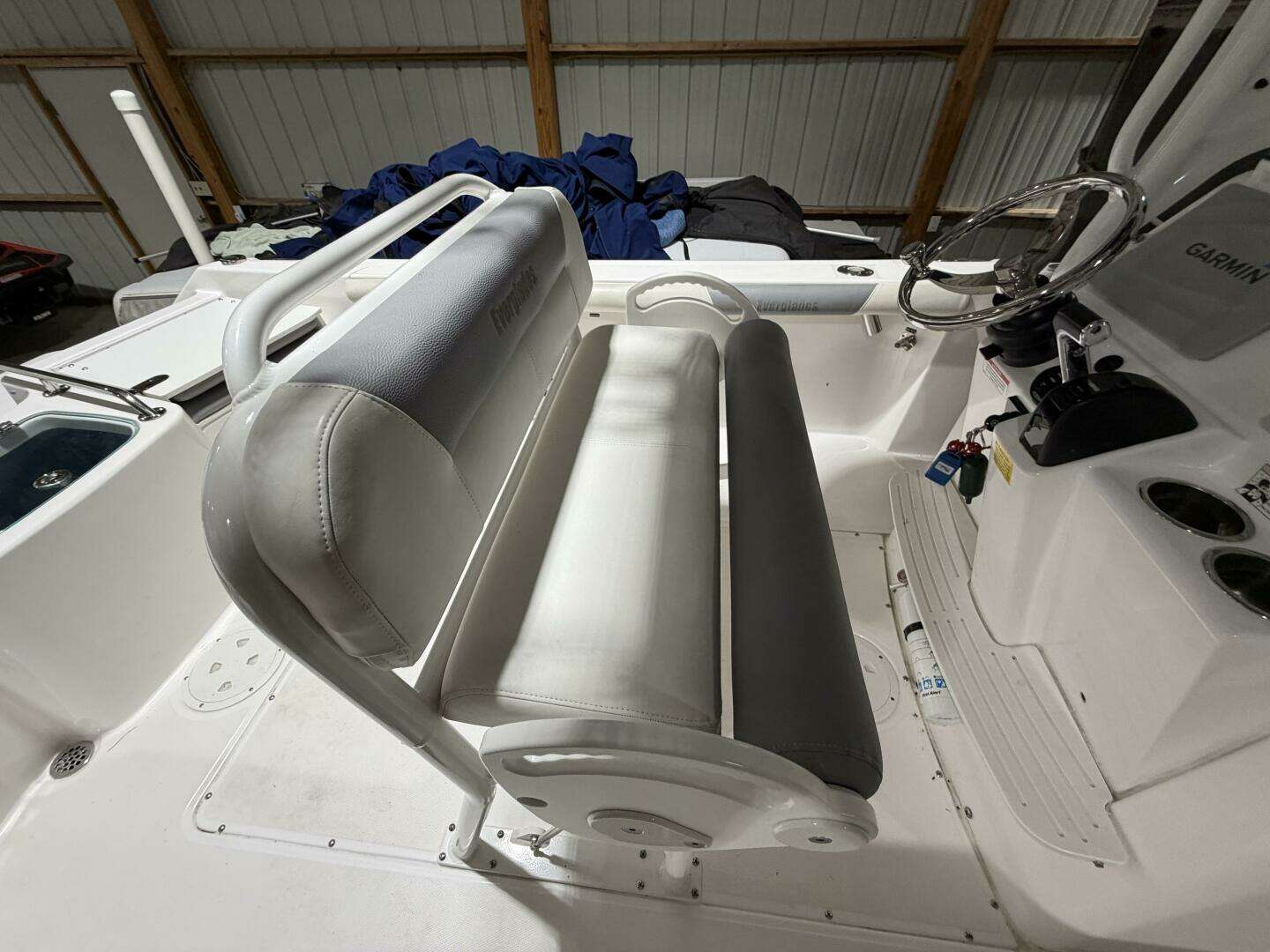 2016 Everglades 230 Center Console - Image 23