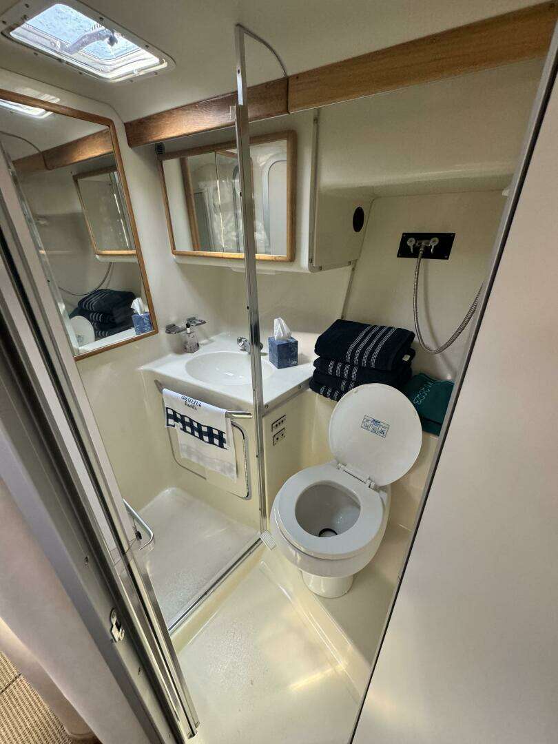 1995 Sea Ray Express Cruiser - Image 32