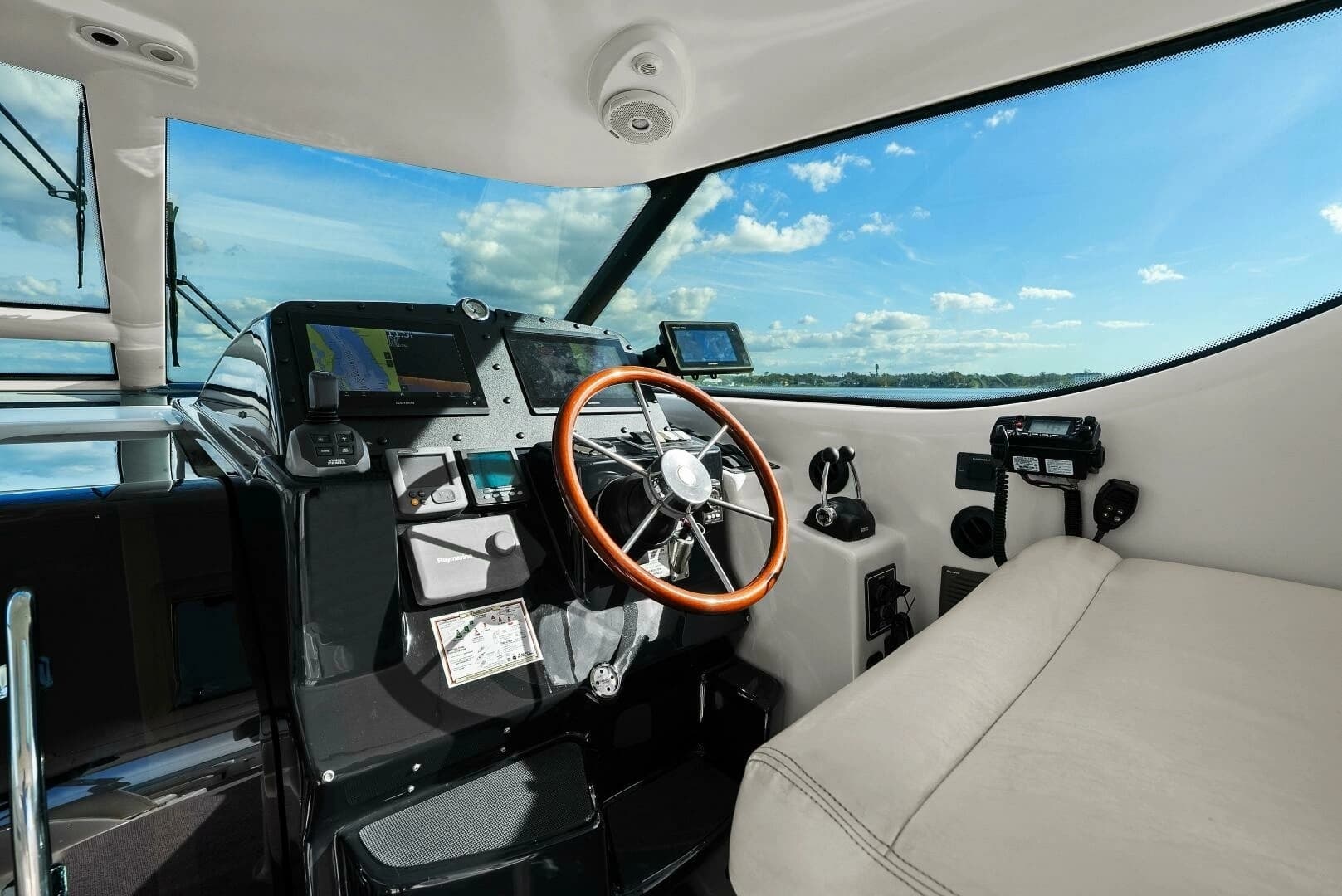 2007 Tiara Yachts 4300 Sovran - Image 2