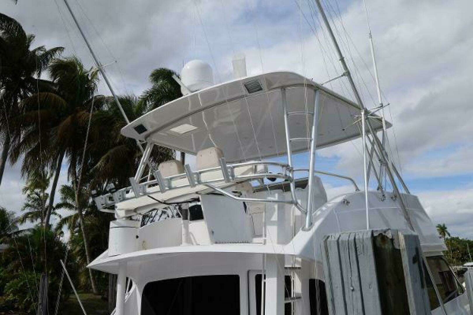 2005 Viking 52 Convertible - Image 6