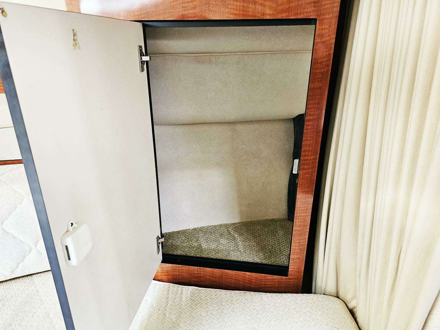 2004 Sea Ray 300 Sundancer - Image 38