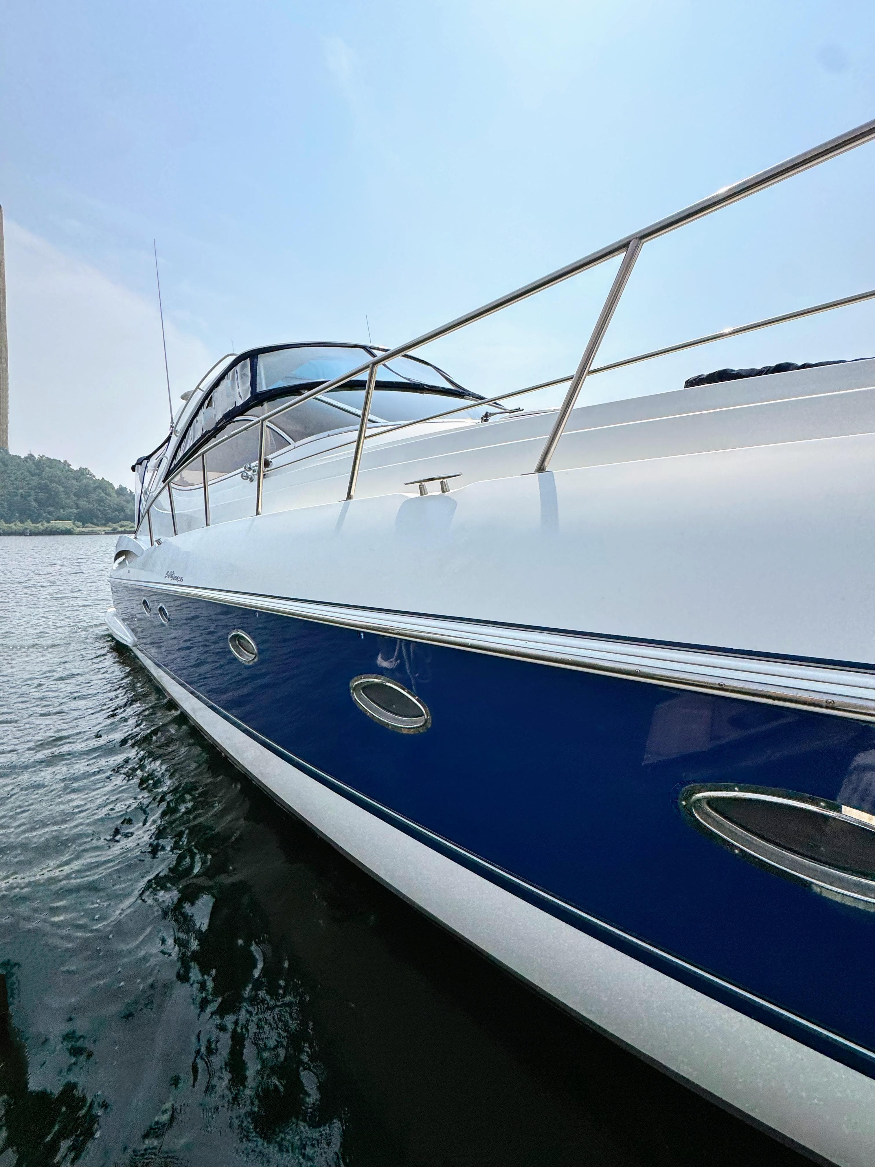 2005 Cruisers Yachts 540 Express - 13