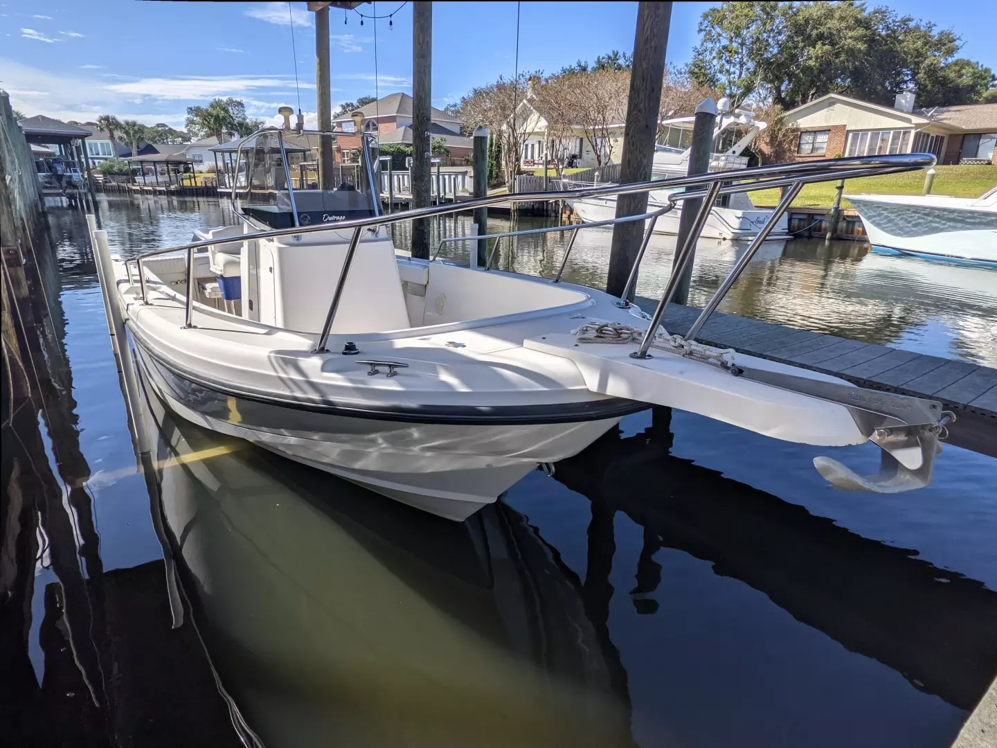 1998 Boston Whaler 23 Outrage - Image 5
