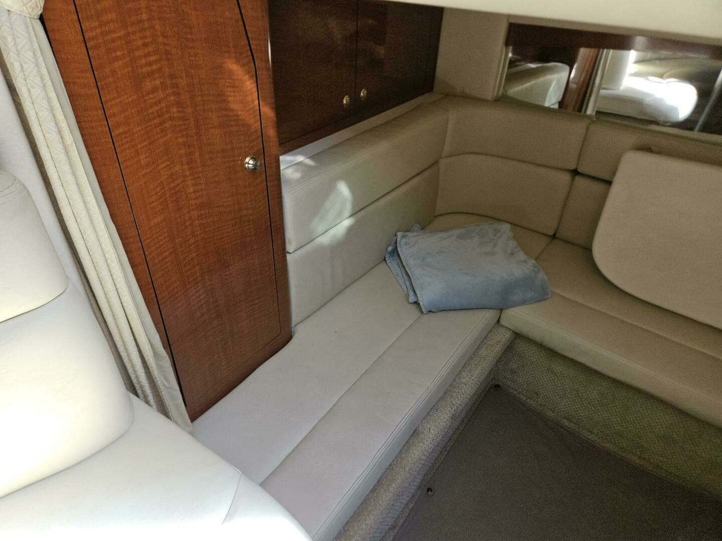 2004 Sea Ray 320 - Image 20