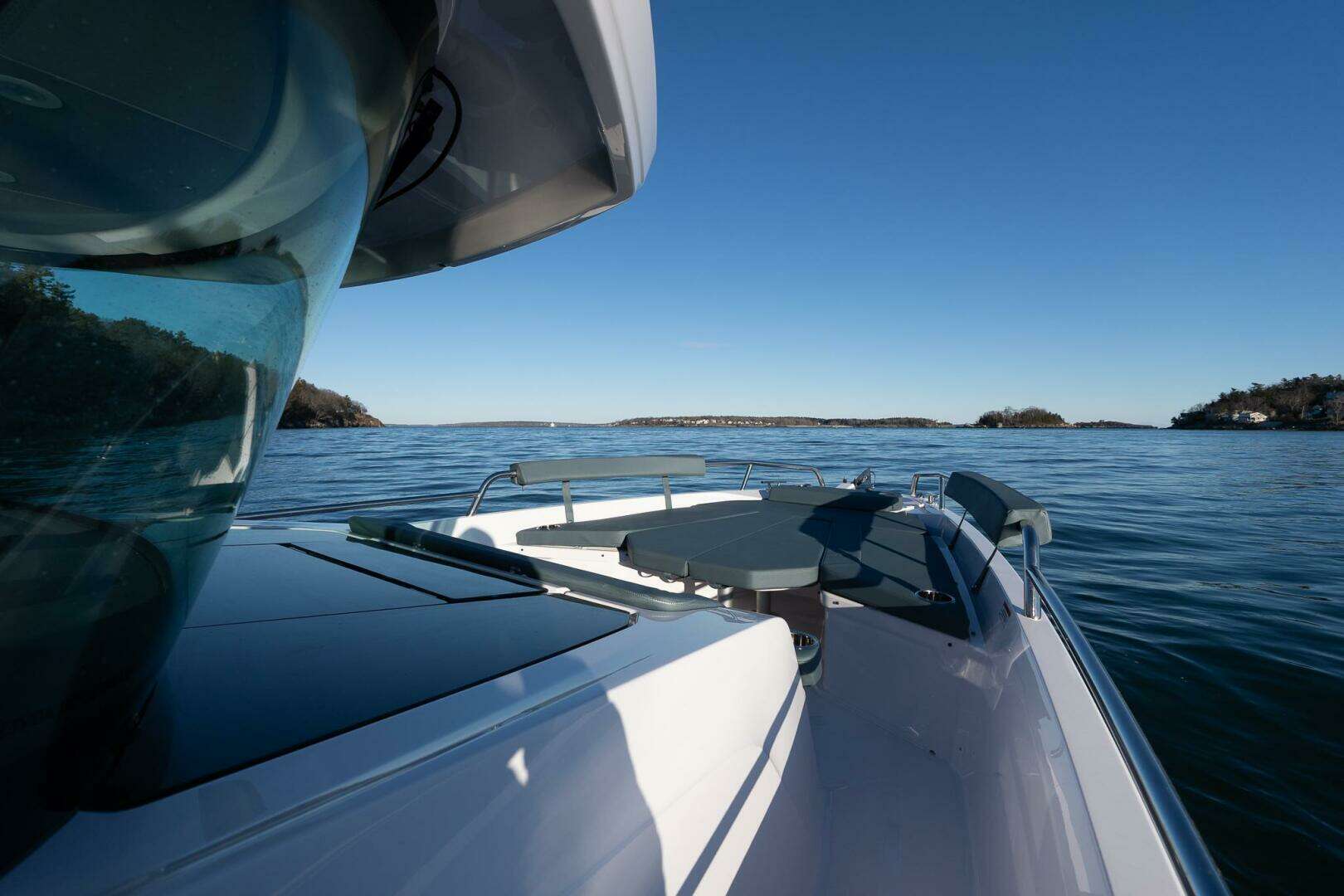 2026 Axopar Cross Cabin - Image 32