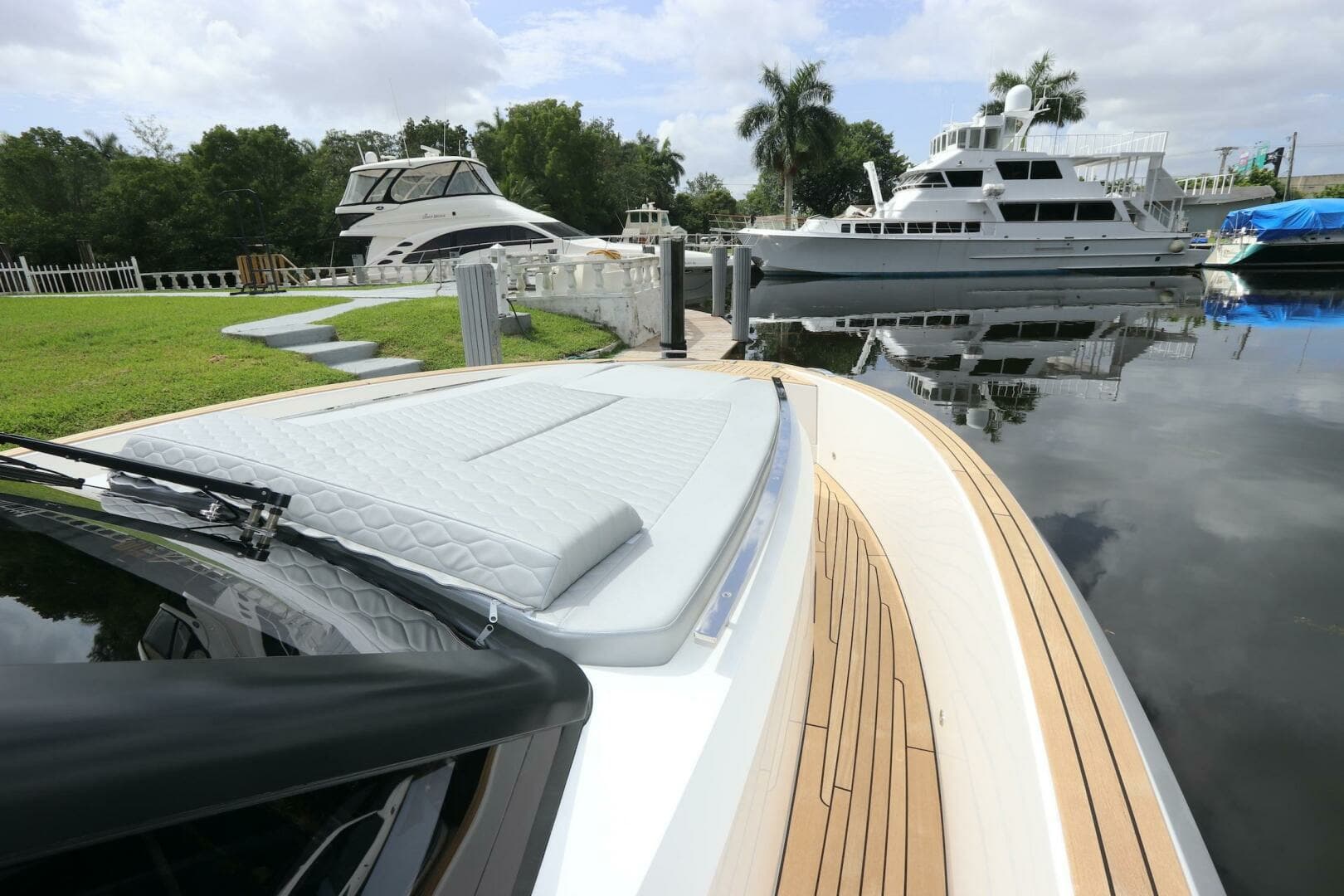 2024 Astondoa 377 Coupe Outboard - Image 18