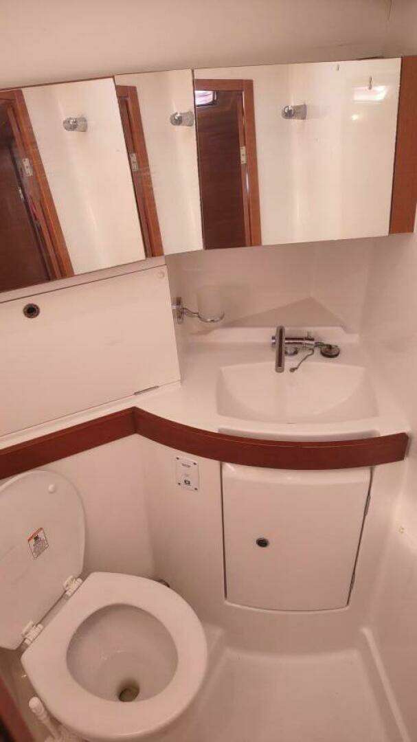 2011 Beneteau Oceanis 43 - Image 15