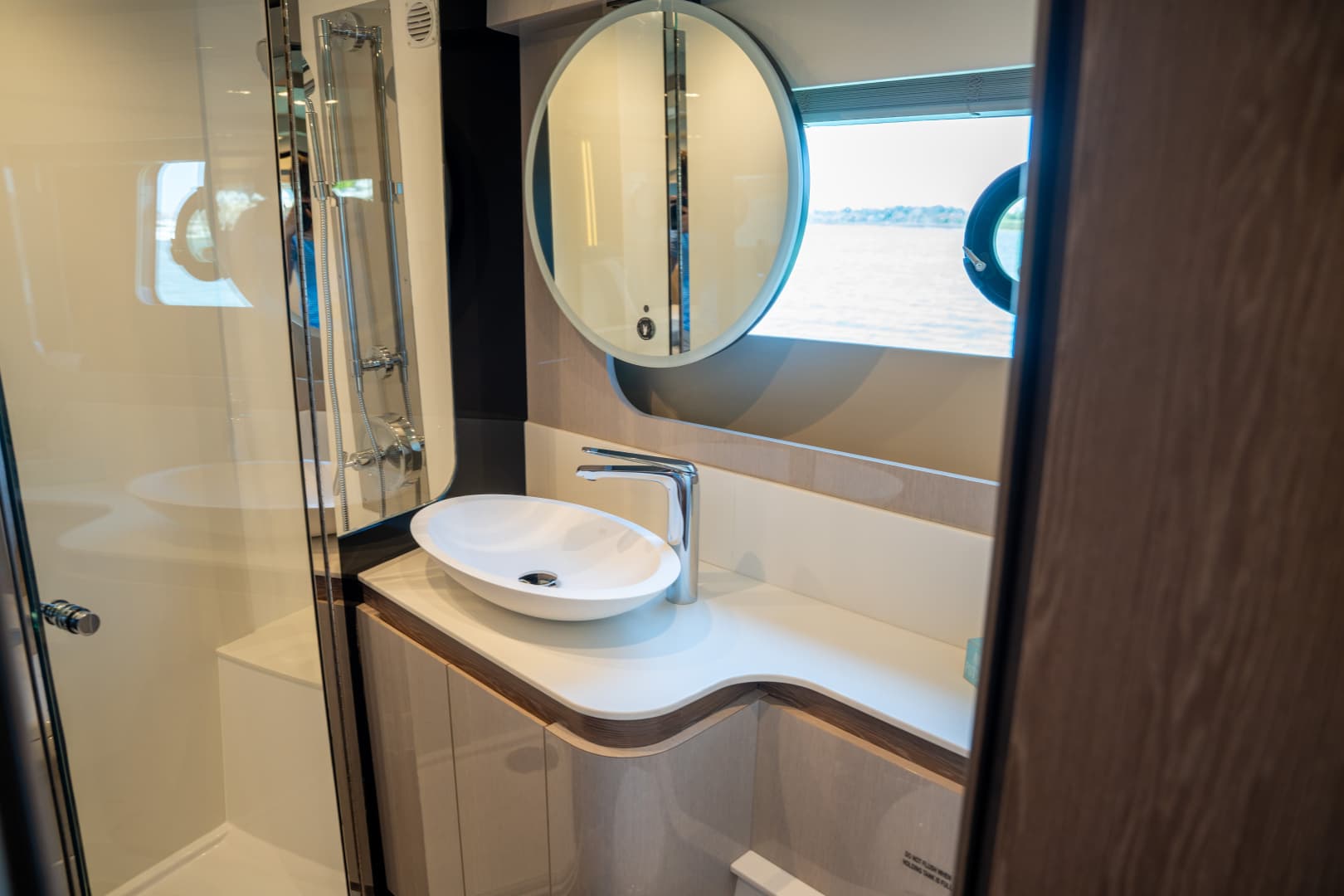 2026 Cruisers Yachts 50 FLY - Image 15