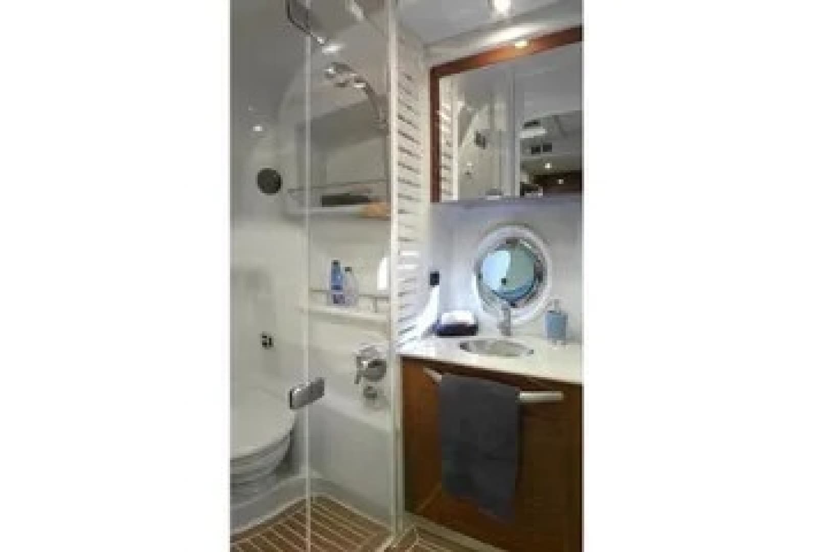 2009 Sea Ray Sundancer 350 - Image 3
