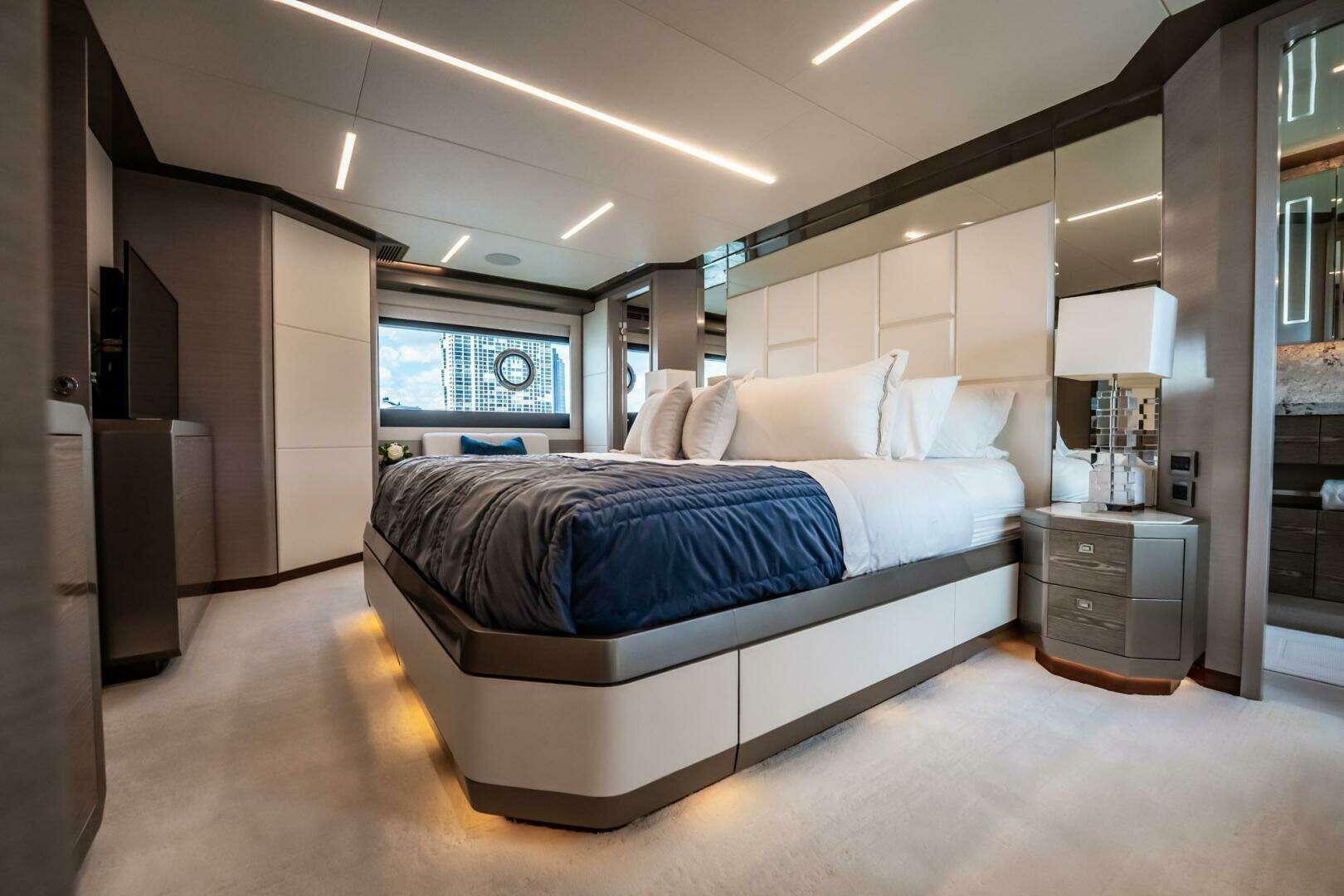 2021 Ocean Alexander 27 Explorer - Image 30