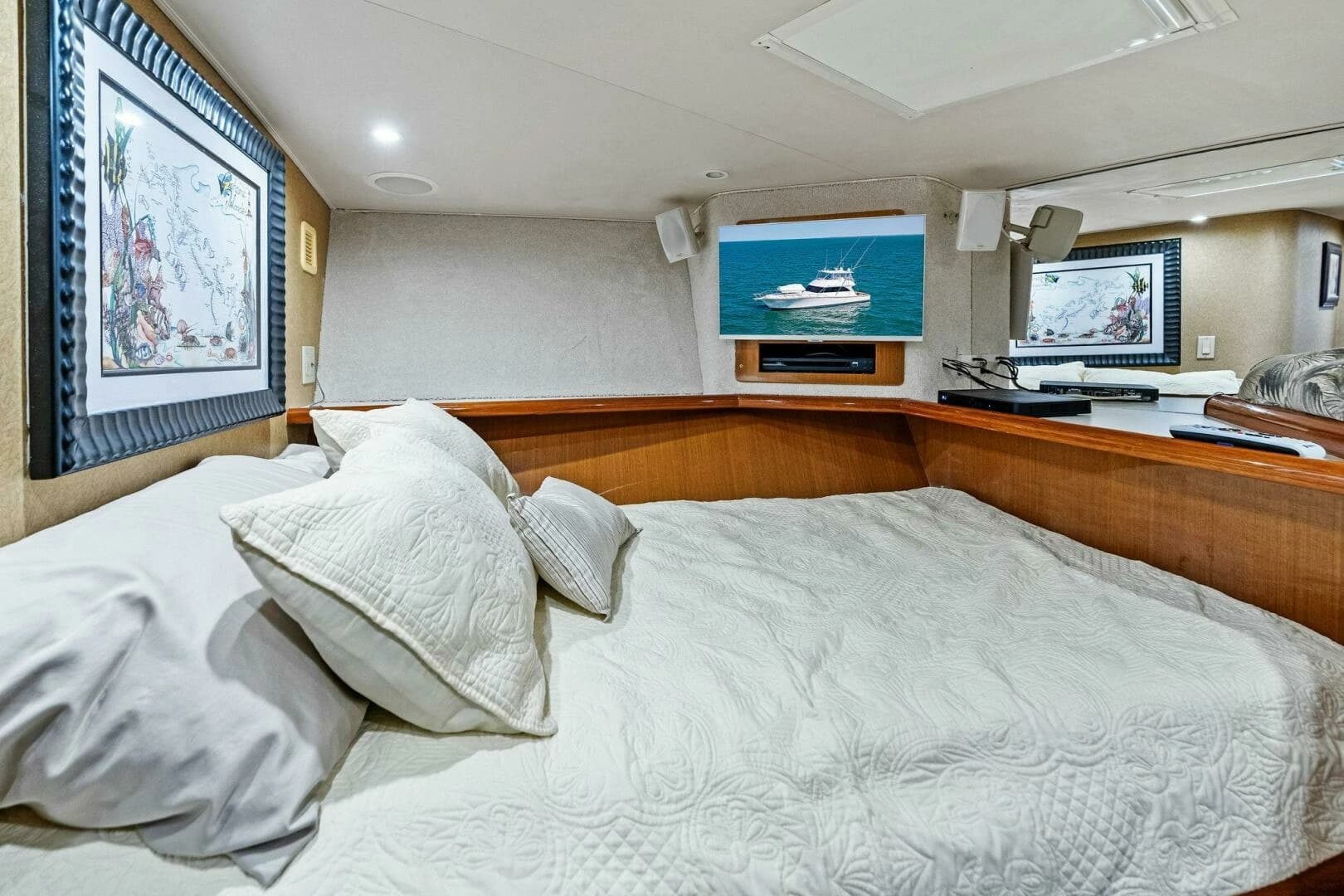 2002 Viking 65 Convertible - Image 39