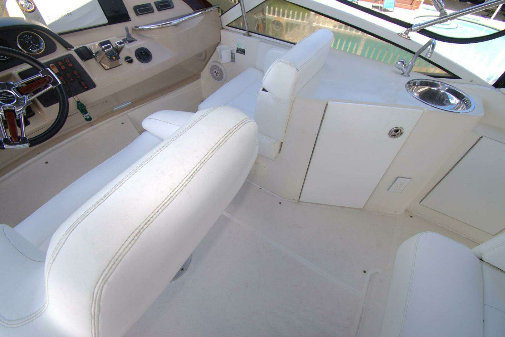 2005 Carver 444 Cockpit Motor Yacht - Image 19