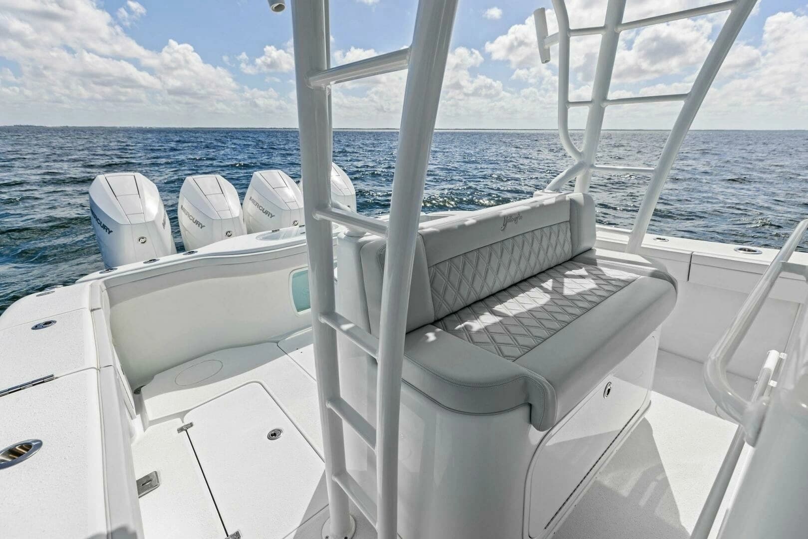 2024 Yellowfin 42 Offshore - Image 8