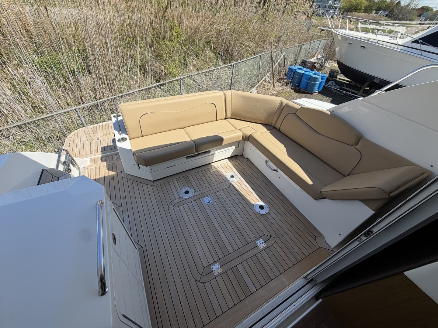 2016 Cruisers Yachts 41 Cantius - Image 10
