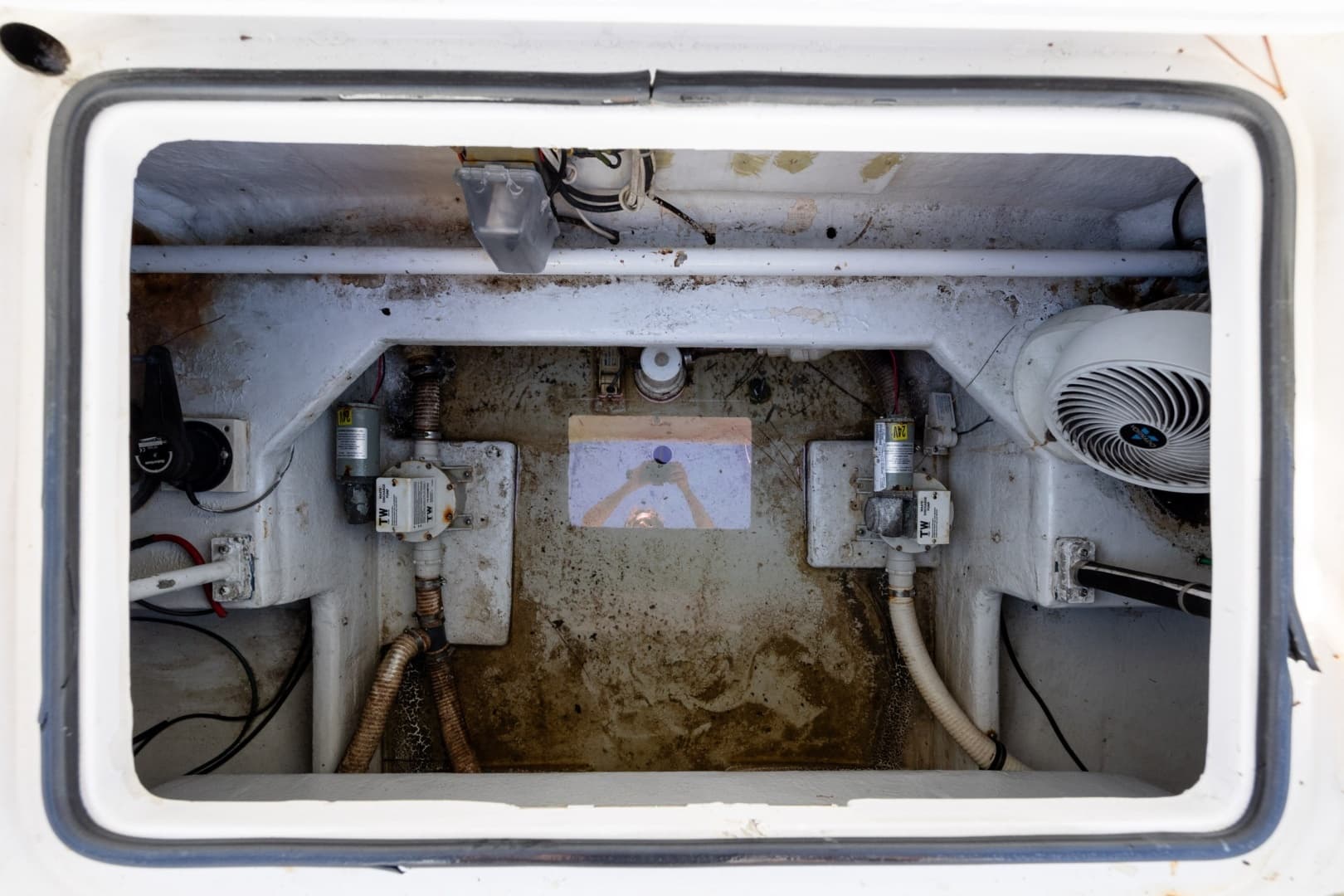 2000 Viking 55 Convertible - Image 89