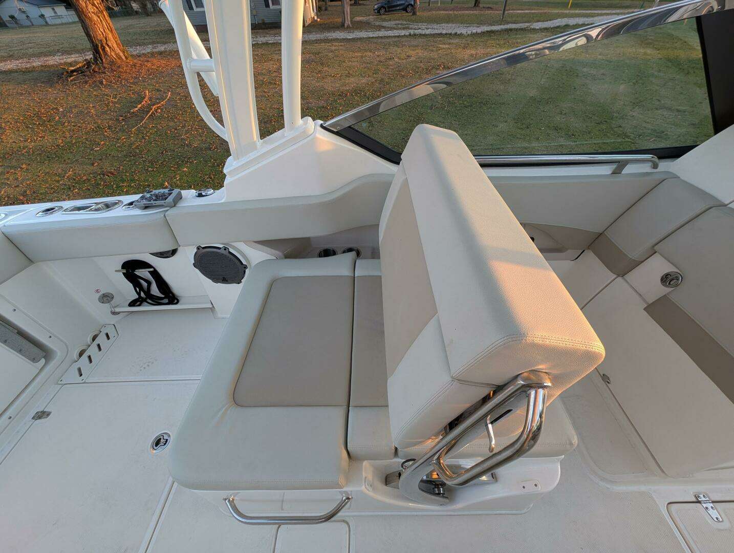 2023 Boston Whaler 240 Vantage - Image 50